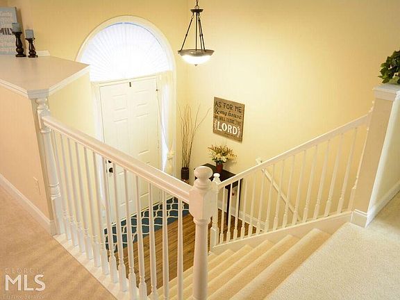 5th image of 71 Harriet Dr