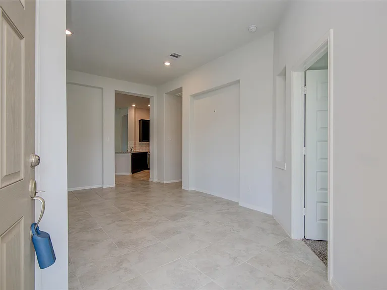 2425 Temple Crag Dr — Photo 4
