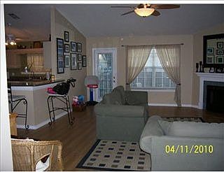 3rd image of 220 Nottaway Dr