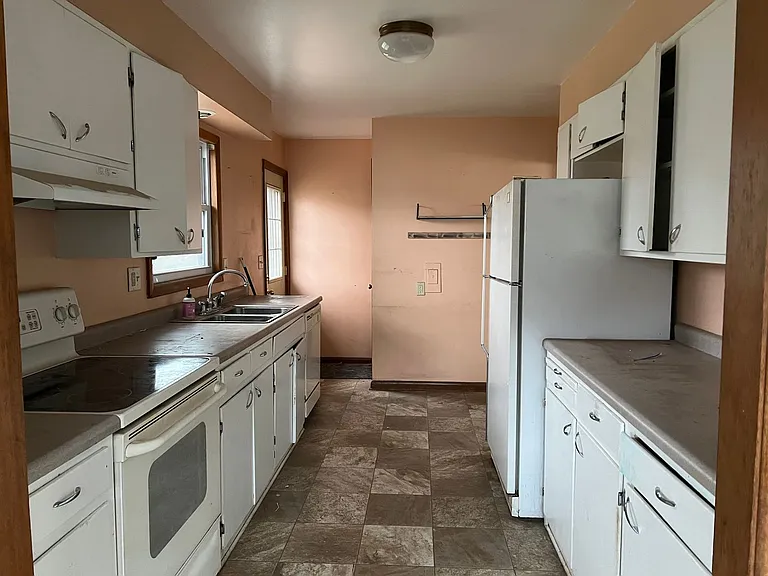 506 Meadow St — Photo 3