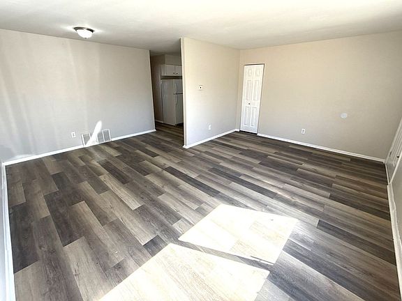 4th image of 575 Allengrove St Floor 1