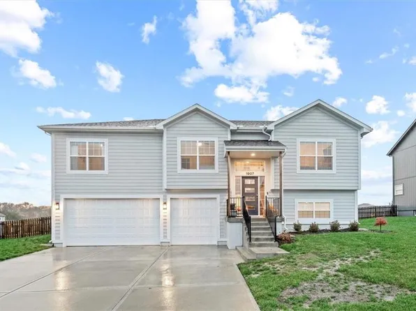 1907 Owen Dr, Pleasant Hill, MO 64080