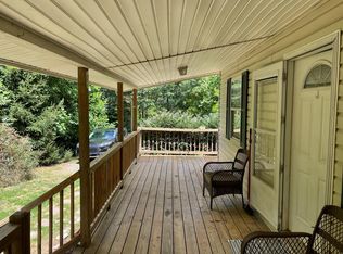 26 Oak View Rd, Whittier, NC 28789