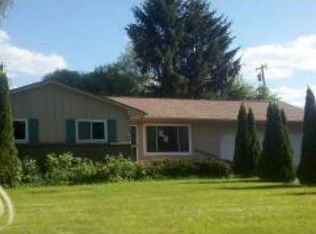 4725 Monterey Ave, Clarkston, MI 48348