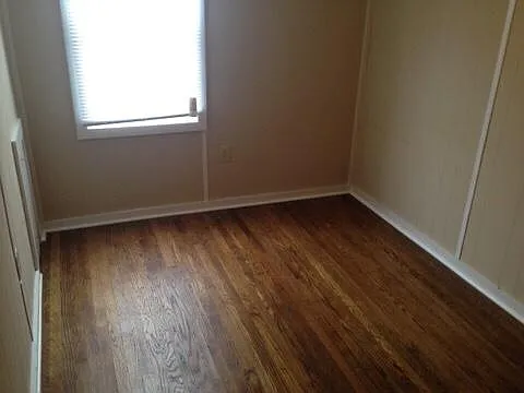 2618 E 8th St — Photo 6