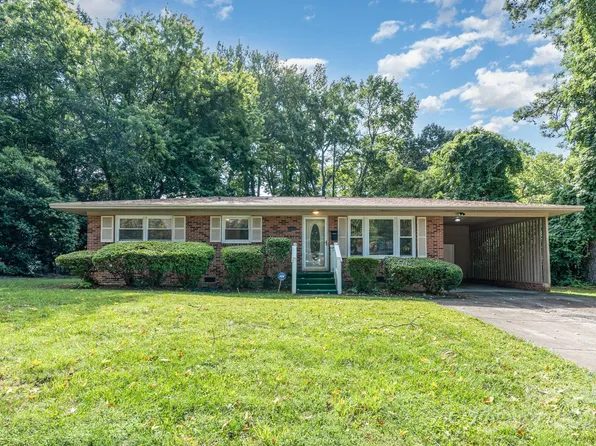 4900 Snow White Ln, Charlotte, NC 28213