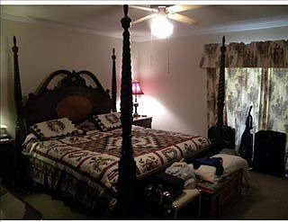 3rd image of 4713 Lakewood Dr