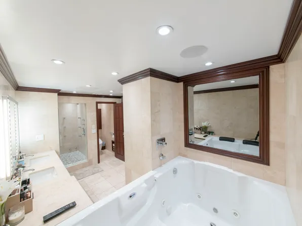 160 East 38th Street image 10 of 15