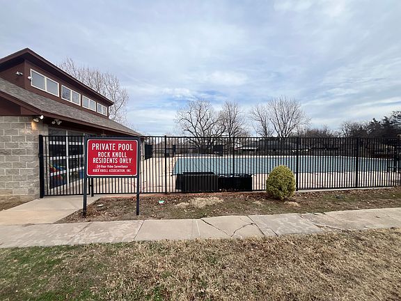4th image of 8725 Rolling Green Ave