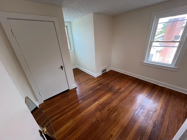 107 Steele Ave — Photo 15