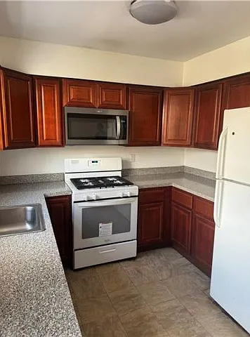 3 bed, 2.0 bath, $3,800 — Photo 2