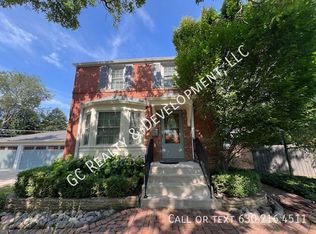 2 Hiawatha Dr, Clarendon Hills, IL 60514