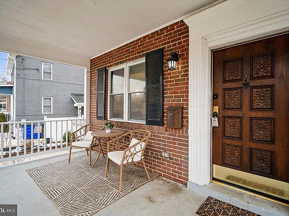 3rd image of 805 Forston St