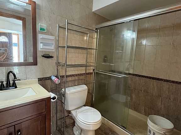 4th image of 283 Hett Ave #1F