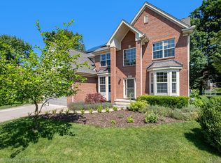 2207 Dryden Rd, Troy, MI 48085