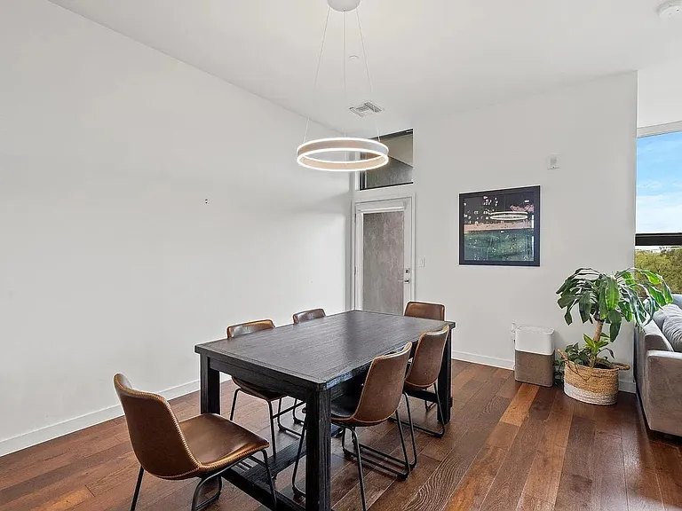 1322 E 12th St #406 — Photo 15