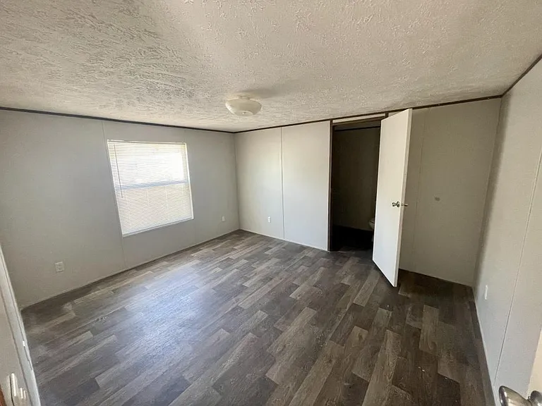 555 Crandlemire Rd — Photo 9