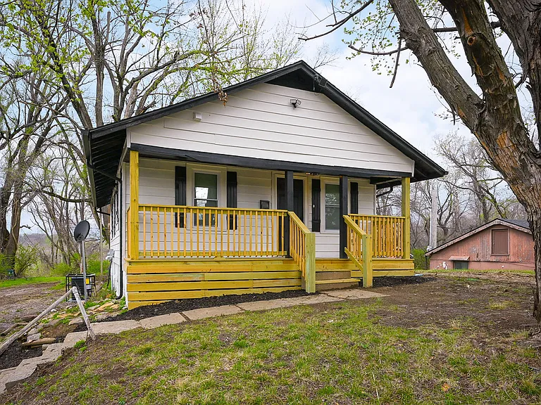 108 N Ditzler Ave — Photo 1