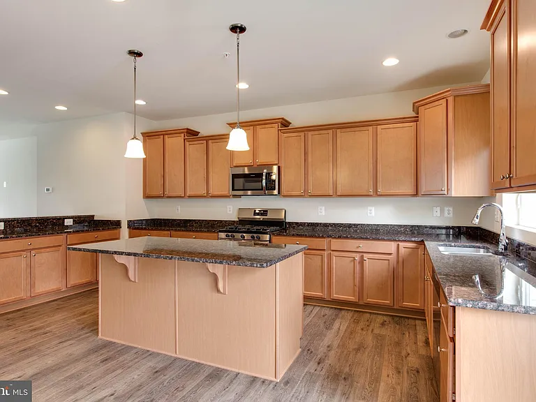 1022 Linden Dr — Photo 15