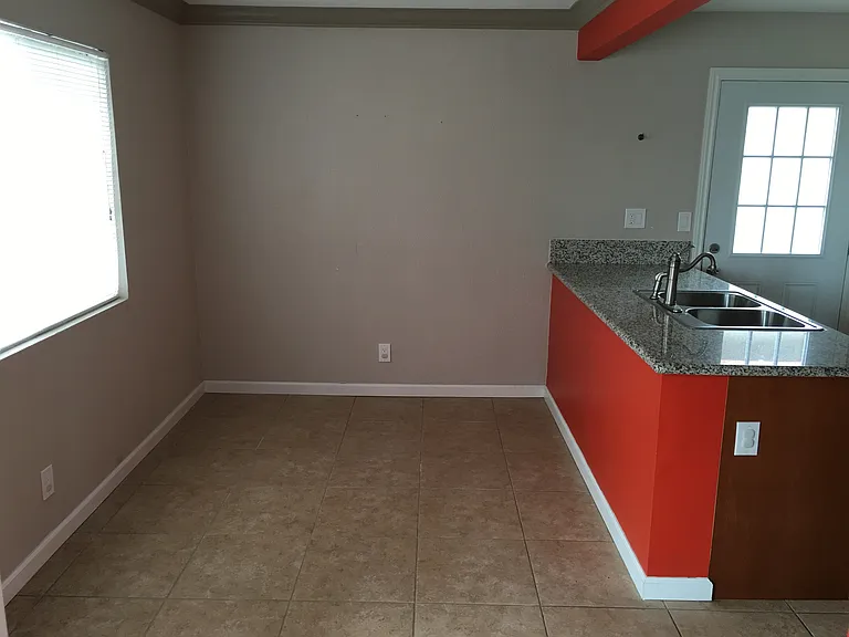 644 W 3rd St — Photo 12