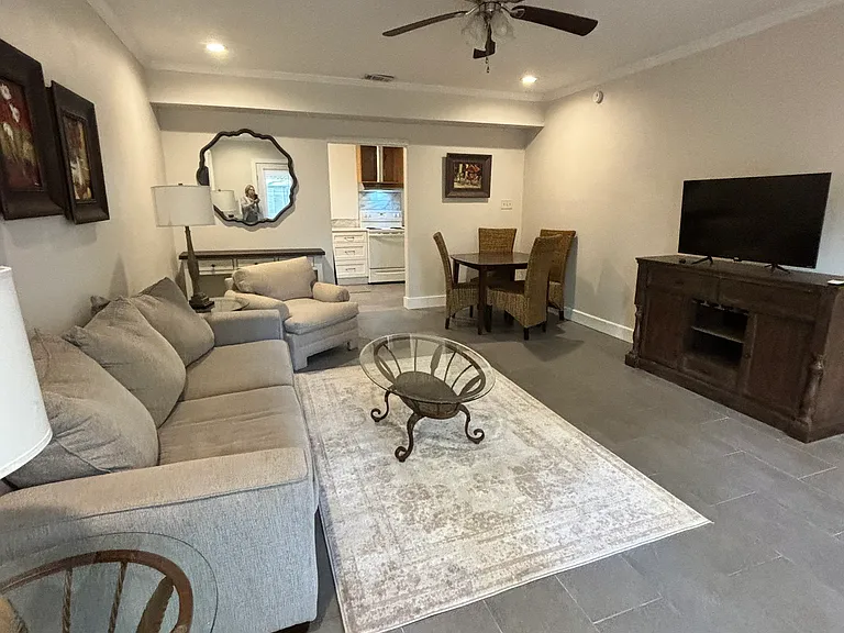 Malcolm Dr — Photo 1