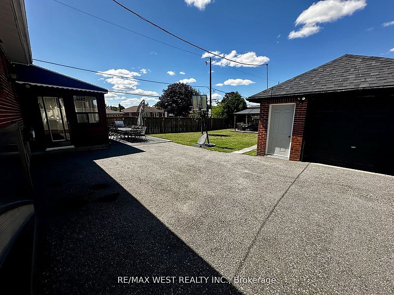 Toronto House for rent - 2 Bedrooms — photo 16