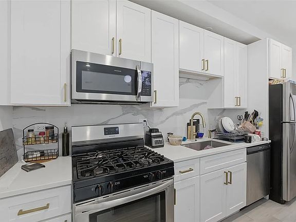 3rd image of 4939 N Saint Louis Ave APT 2N