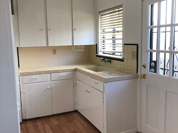 5th image of 343 E Thomson Ave APT 2