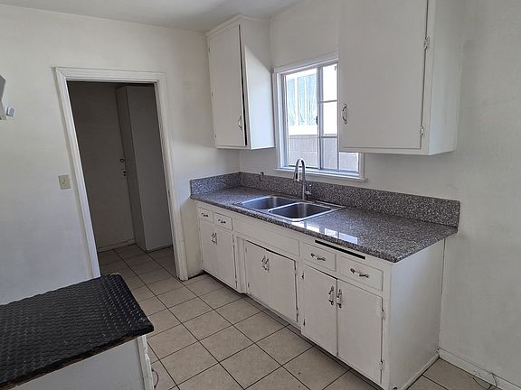 4th image of 6636 Camellia Ave