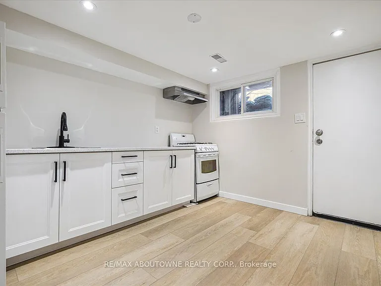 112 Claremont St #BASEMENT — Photo 4
