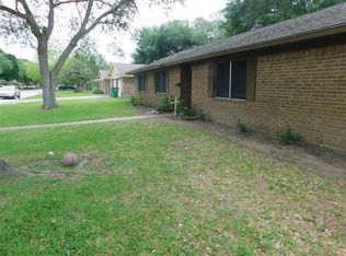 1219 Appling St, El Campo, TX 77437