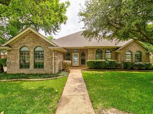 937 W Redbud Dr, Hurst, TX 76053