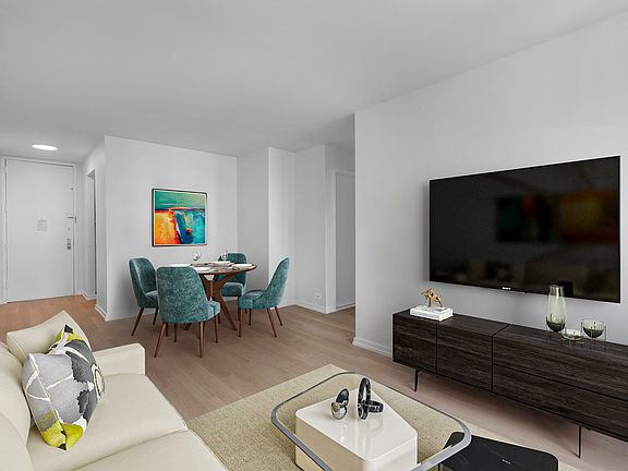 4th image of 124 W 60th St #25C