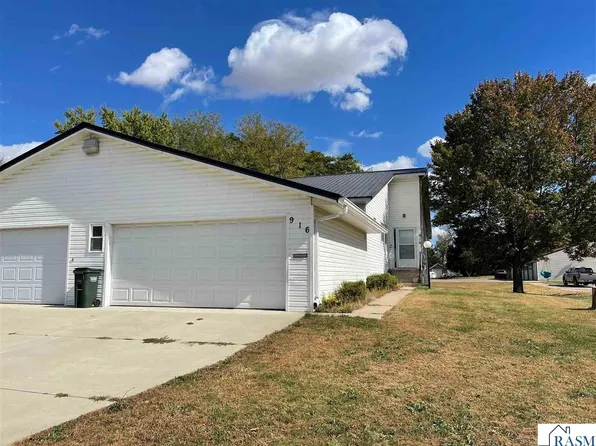 916 Armstrong Blvd N, Saint James, MN 56081