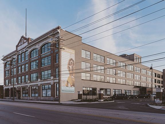 3rd image of 1301 E Washington St #402