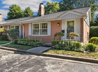 12 Robin Hood Ln #12, Winnetka, IL 60093