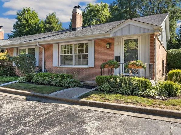 12 Robin Hood Ln #12, Winnetka, IL 60093