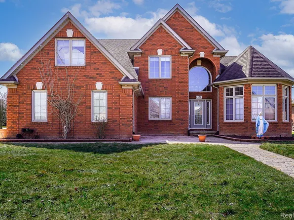 8670 Lillian Dr, Washington, MI 48094