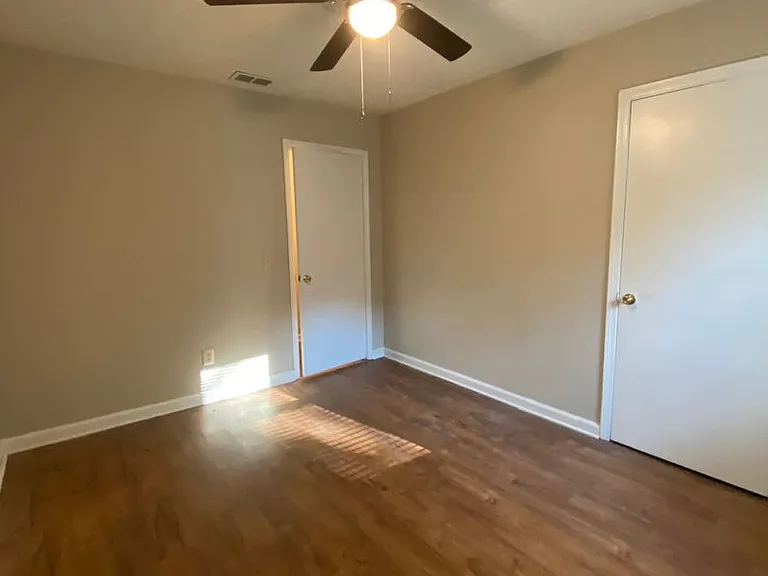 115/117 Oak Park Ct — Photo 7