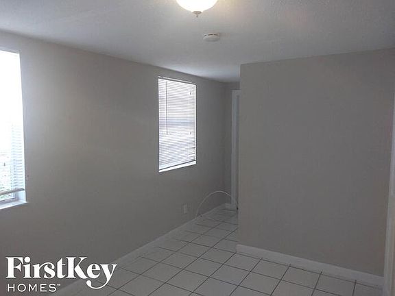 4th image of 55 S Palm Dr