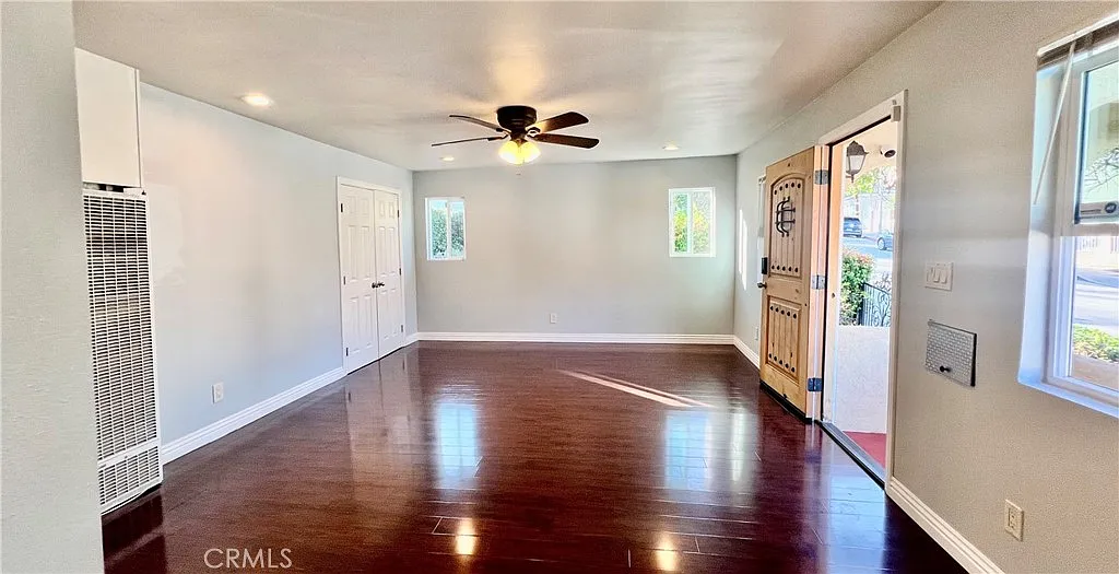 3 bed, 1012 sqft, $3,500 — Photo 2