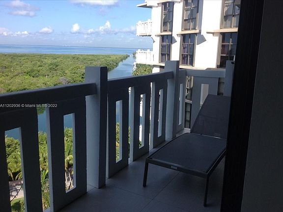 3rd image of 1121 Crandon Blvd APT E1105