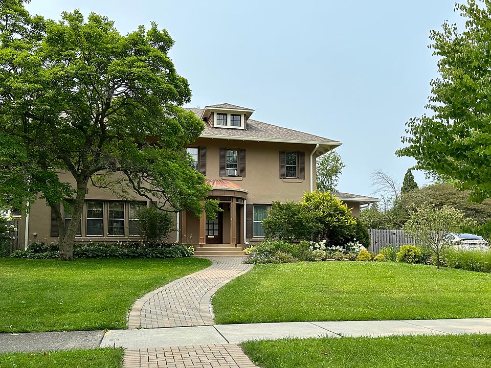 1st image of 2551 Iroquois St