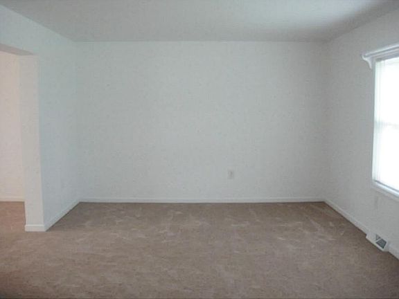 3rd image of 126 Chapel View Dr