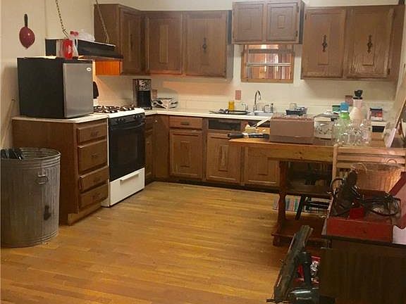 5th image of 407 Ash St