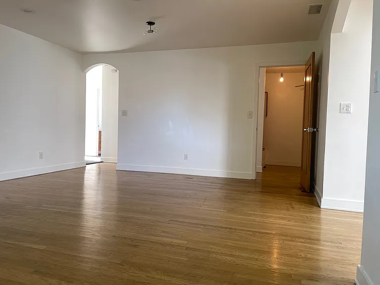 479 Nassau Ave — Photo 6