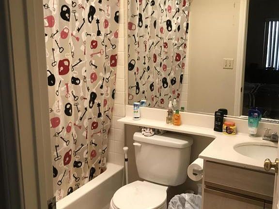 5th image of 21838 Saticoy St APT G