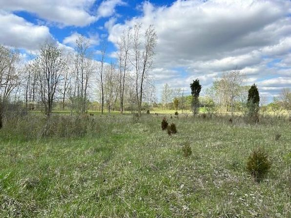 395 Fish Dr, Corunna, MI 48817