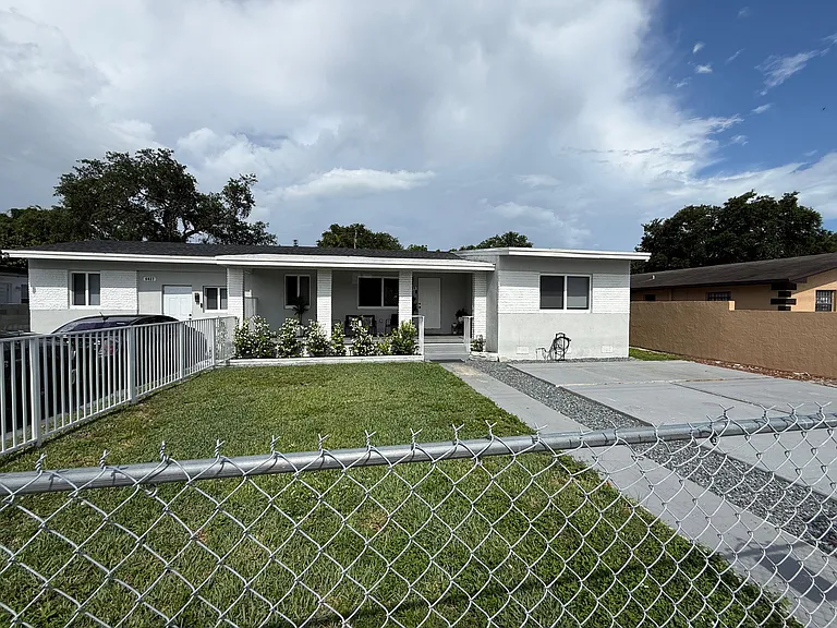 6825 NW 5th Ct — Photo 1
