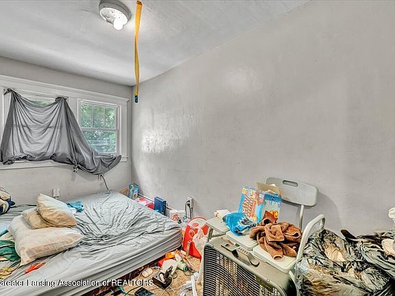 3rd image of 121 Smith Ave